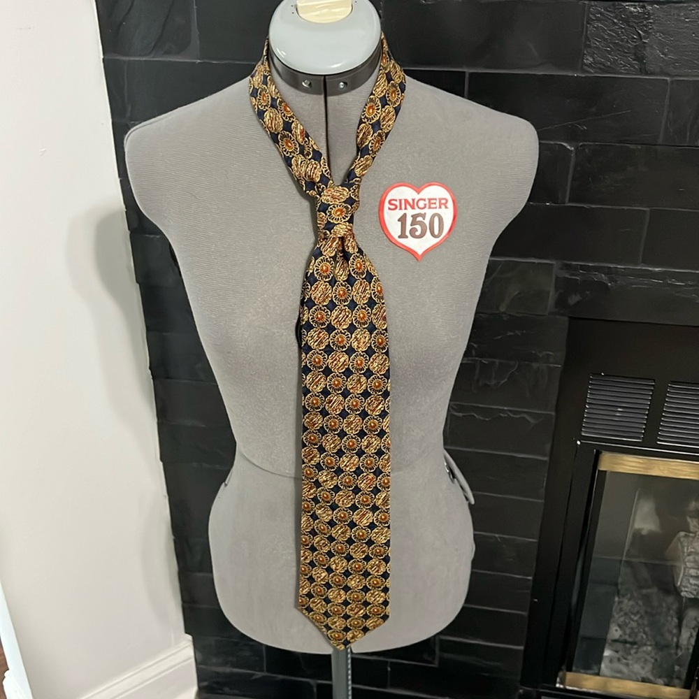 Men’s Valentino neck tie